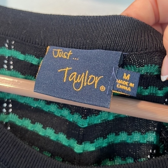 Just Taylor Chevron short sleeve lightweight sweater dress size medium - Picture 3 of 10